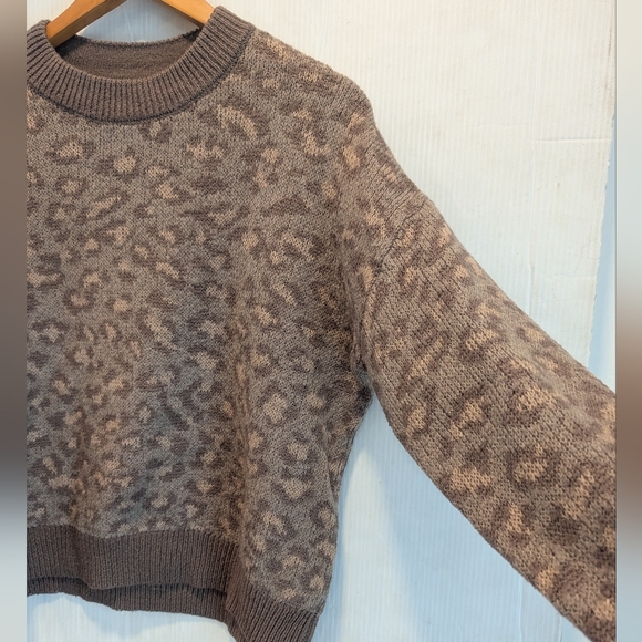 AERIE Women's Brown Animal Print Leopard Crew Neck Sweater Size Medium - Picture 5 of 10